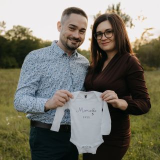 Jak jste oznamovali očekávání miminka vy?👶🏼🍼 Naše BODYČKA jsou krásným 🎁 i památkou. #cernanabile #bodyckopromiminko...