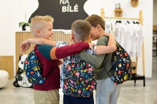 Vaky do školy i školky pro všechny super kluky i holky jsou tady👦🏽👧🏼🧒🏿👧🏽 💥 Originální 💥 Ručně šité 💥 Pevné a voděodolné 💥...